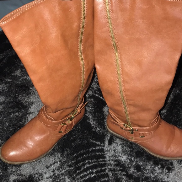 High boots - Picture 2 of 2